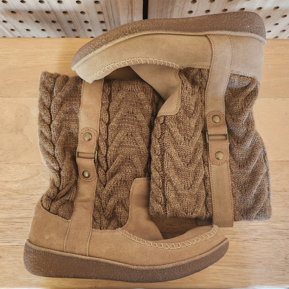 American Eagle  Outfitters Boots Tan Sweater Size 6 Winter Fall